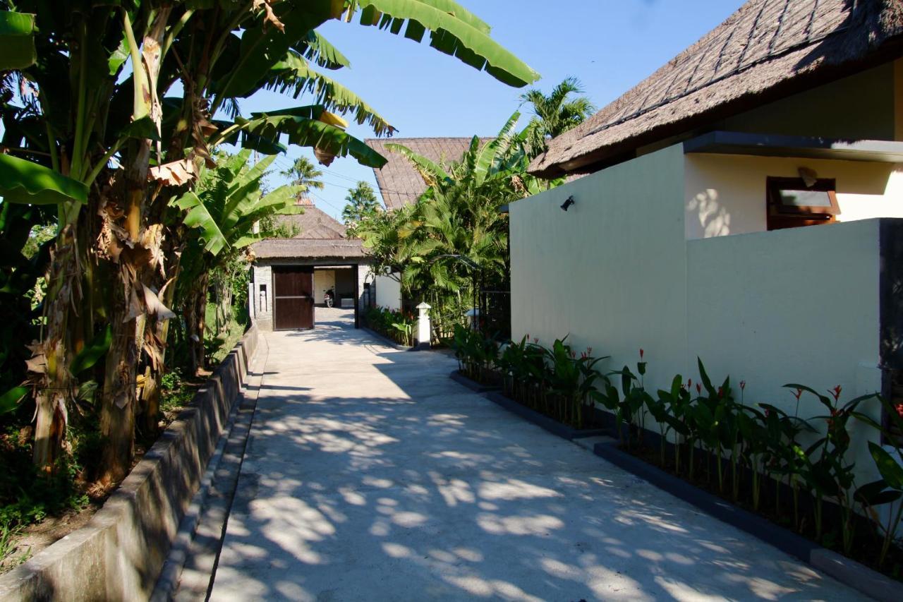 Villa Surgawi ロヴィーナ エクステリア 写真