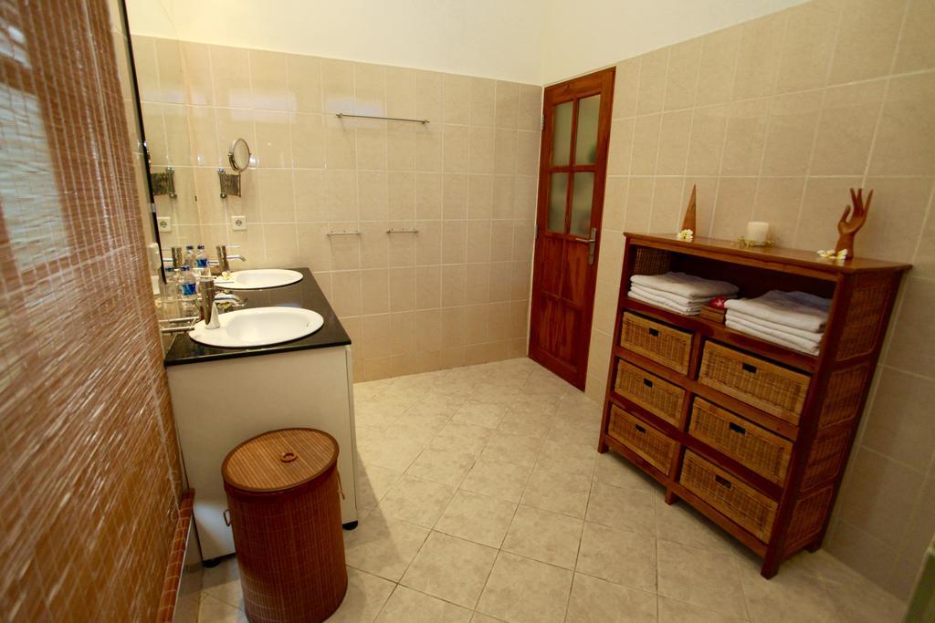 Villa Surgawi ロヴィーナ エクステリア 写真